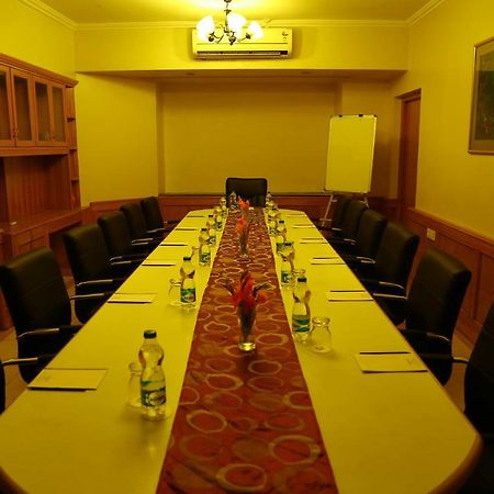 טירופאטי Kences Hotel -Opp Apsrtc Bus Stand מראה חיצוני תמונה