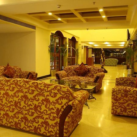 טירופאטי Kences Hotel -Opp Apsrtc Bus Stand מראה חיצוני תמונה