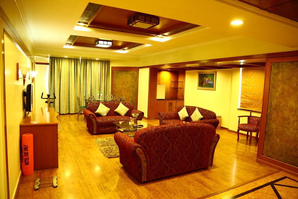 טירופאטי Kences Hotel -Opp Apsrtc Bus Stand מראה חיצוני תמונה