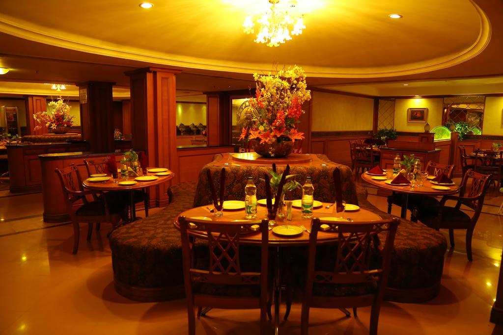 טירופאטי Kences Hotel -Opp Apsrtc Bus Stand מראה חיצוני תמונה