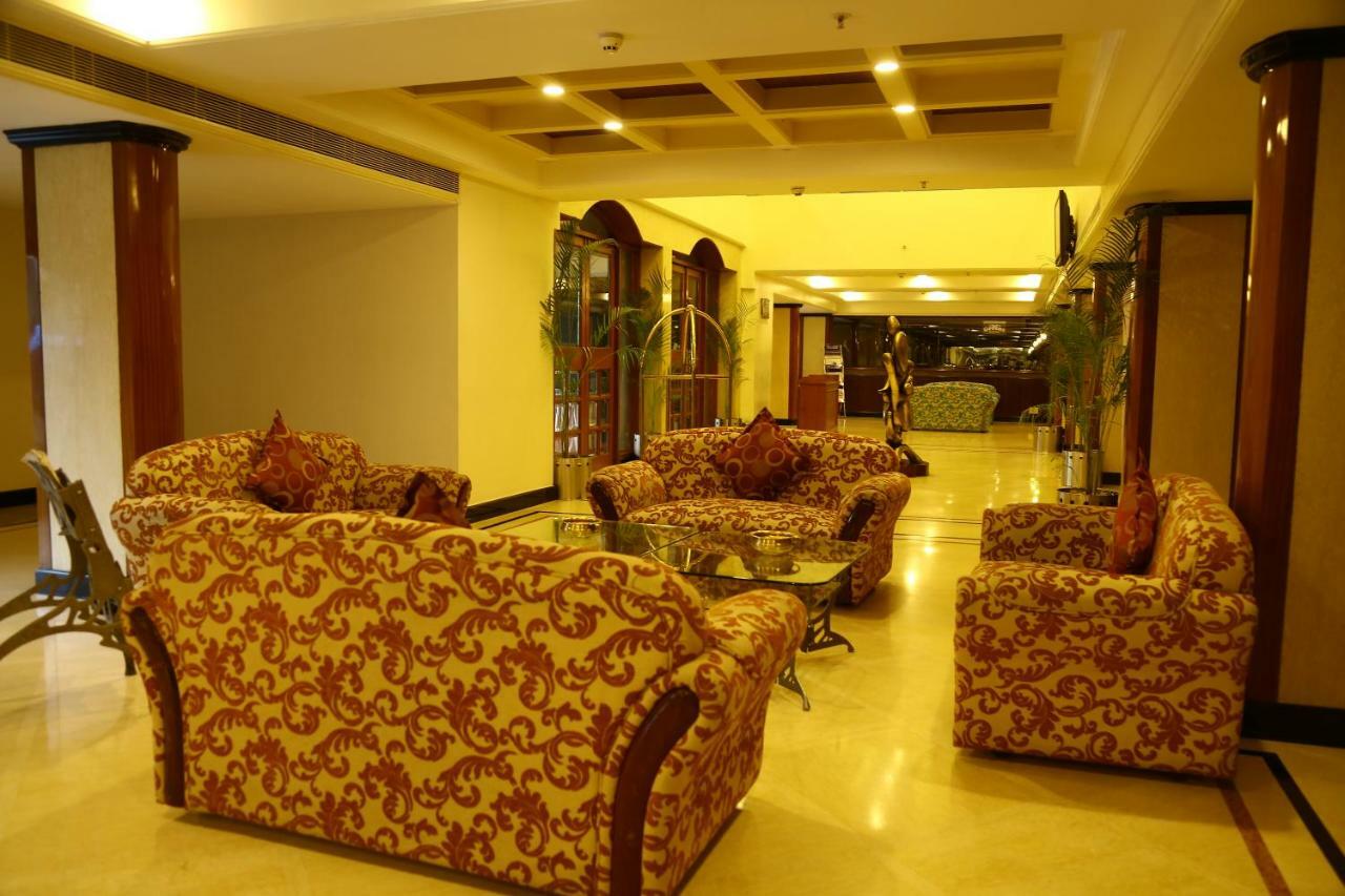 טירופאטי Kences Hotel -Opp Apsrtc Bus Stand מראה חיצוני תמונה